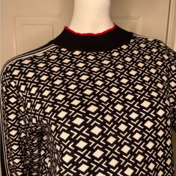 Madison Black and White Geometric Sweater Size Large.  #216 - Picture 6 of 14